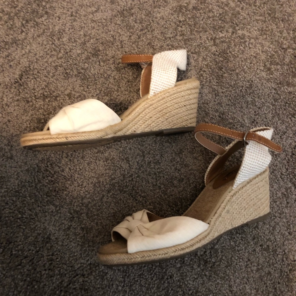 Lucky Brand Espadrille sandals in Cream size 6 1/2